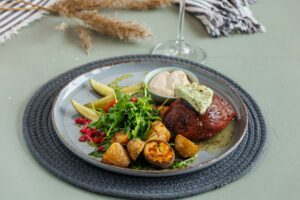 "Restoran SÄRG Nasval”